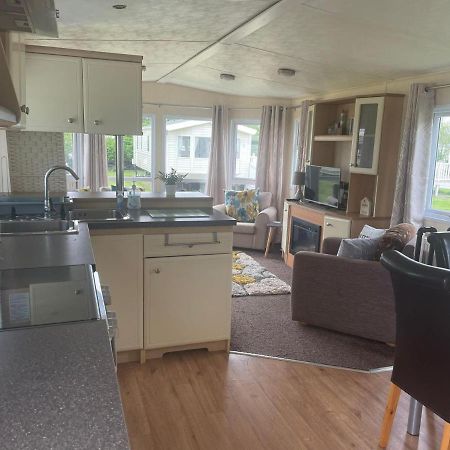 Remarkable 2-Bed Villa Caravan In Driffield Скипсий Екстериор снимка