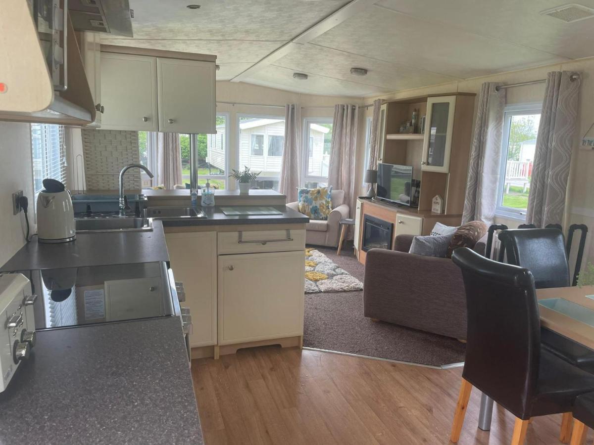 Remarkable 2-Bed Villa Caravan In Driffield Скипсий Екстериор снимка